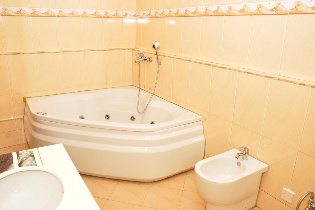 Biraj International Hotel Kampala Exterior photo